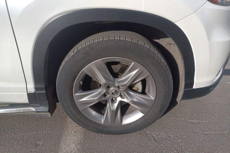 Used Toyota Highlander 2017 2.0T Four-Wheel Drive Luxury Edition 7 Seats Right Front Wheel Hub