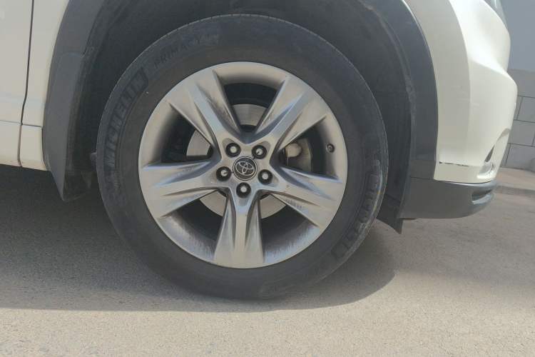 Used Toyota Highlander 2017 2.0T Four-Wheel Drive Luxury Edition 7 Seats Right Front Wheel Hub