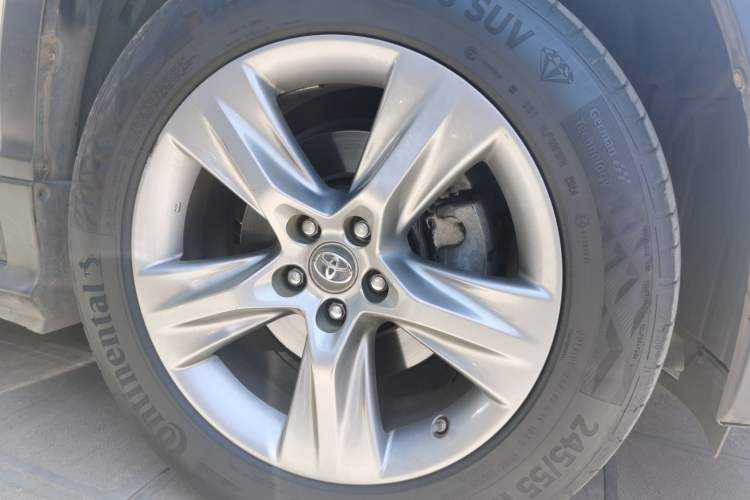 Used Toyota Highlander 2017 2.0T Four-Wheel Drive Luxury Edition 7 Seats Right Front Wheel Hub