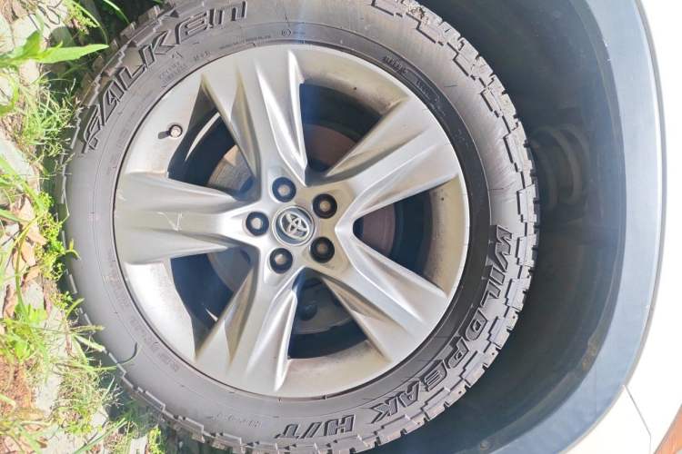 Used Toyota Highlander 2017 2.0T Four-Wheel Drive Luxury Edition 7 Seats Right Front Wheel Hub