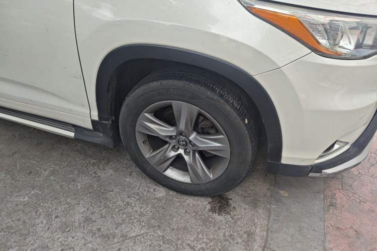 Used Toyota Highlander 2017 2.0T Four-Wheel Drive Luxury Edition 7 Seats Right Front Wheel Hub