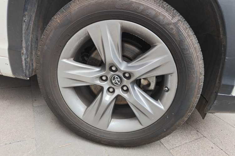 Used Toyota Highlander 2017 2.0T Four-Wheel Drive Ultimate Edition 7 Seats Right Front Wheel Hub