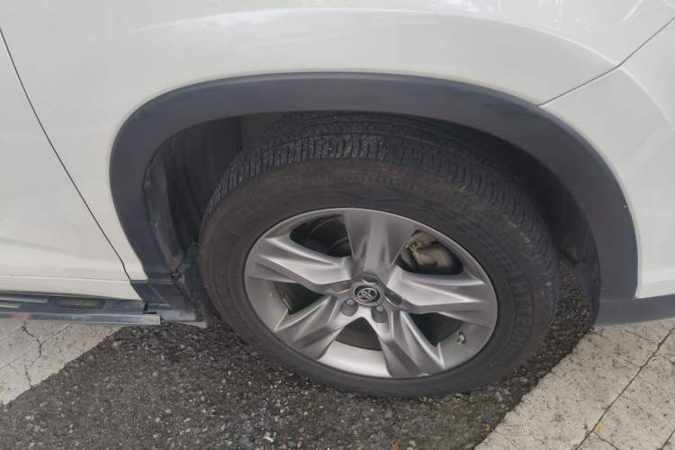 Used Toyota Highlander 2017 2.0T Four-Wheel Drive Luxury Edition 7 Seats Right Front Wheel Hub