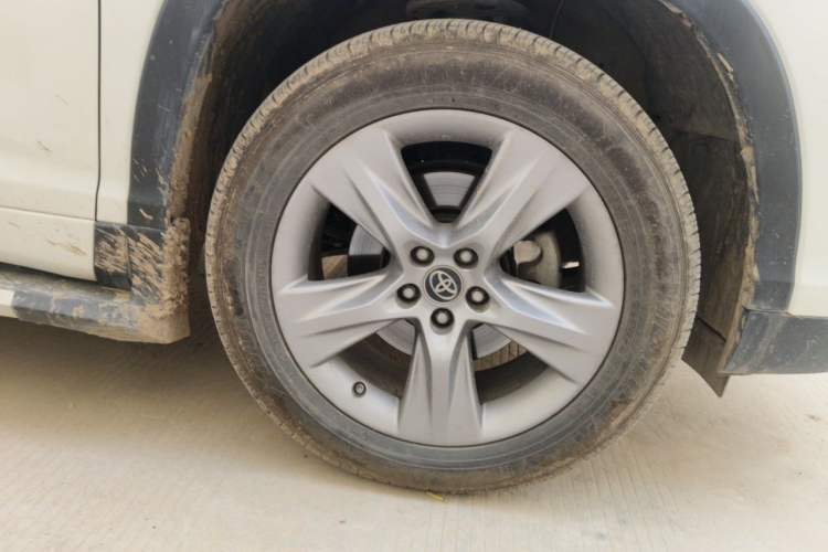 Used Toyota Highlander 2017 2.0T Four-Wheel Drive Luxury Edition 7 Seats Right Front Wheel Hub