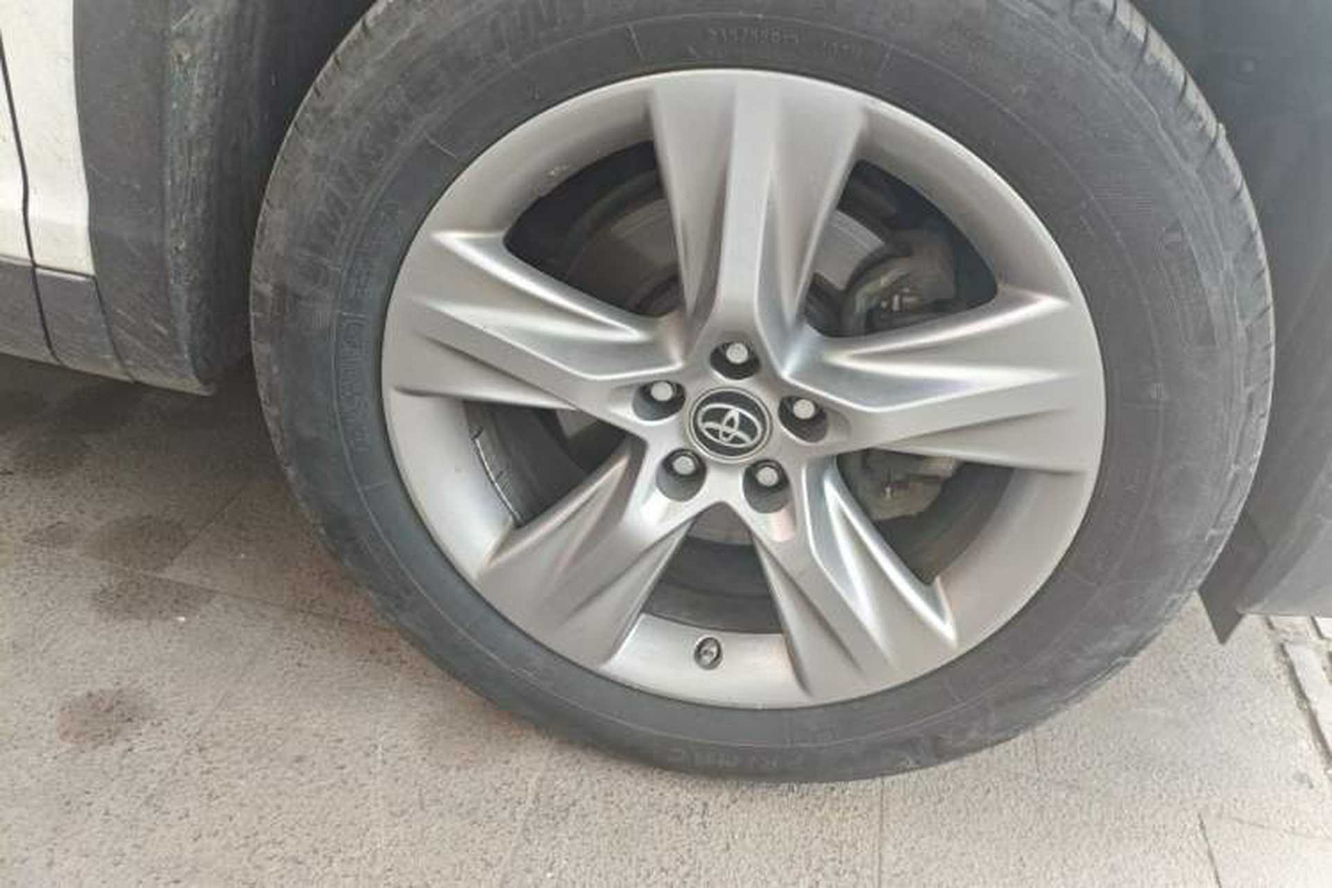 Used Toyota Highlander 2017 2.0T Four-Wheel Drive Luxury Edition 7 Seats Right Front Wheel Hub