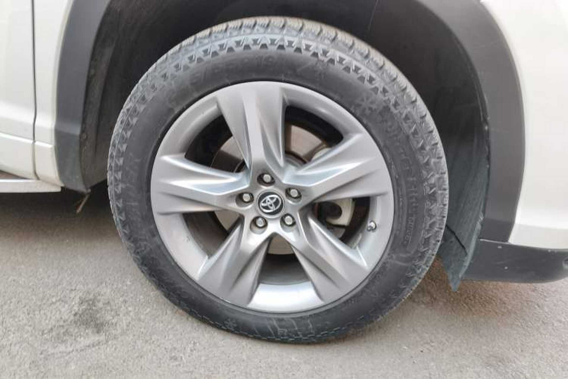 Used Toyota Highlander 2017 2.0T Four-Wheel Drive Luxury Edition 7 Seats Right Front Wheel Hub