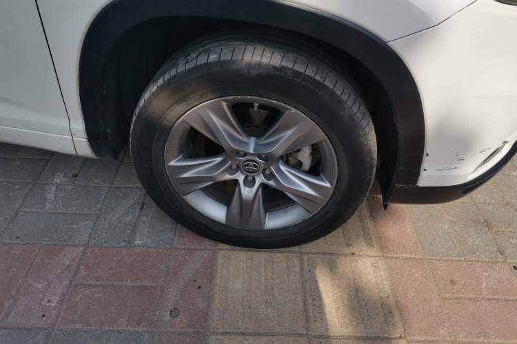 Used Toyota Highlander 2017 2.0T Four-Wheel Drive Luxury Edition 7 Seats Right Front Wheel Hub
