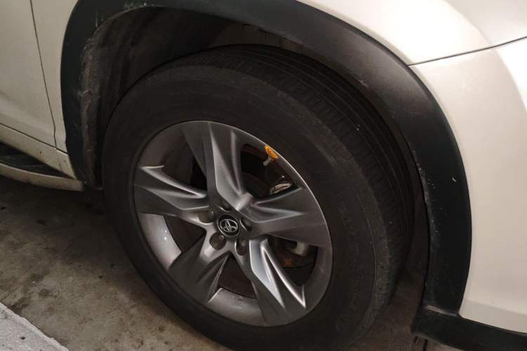 Used Toyota Highlander 2017 2.0T Four-Wheel Drive Luxury Edition 7 Seats Right Front Wheel Hub