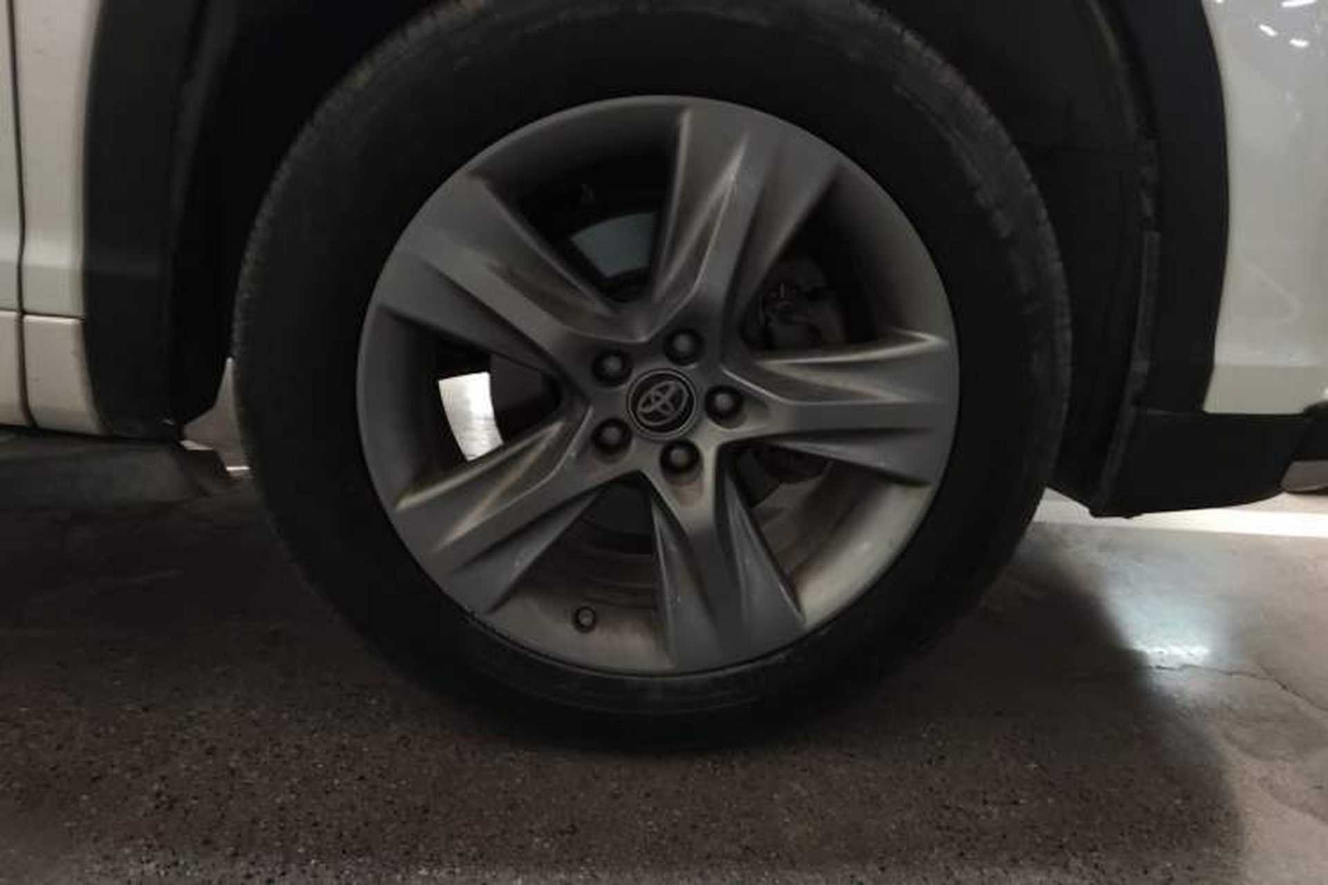 Used Toyota Highlander 2017 2.0T Four-Wheel Drive Luxury Edition 7 Seats Right Front Wheel Hub