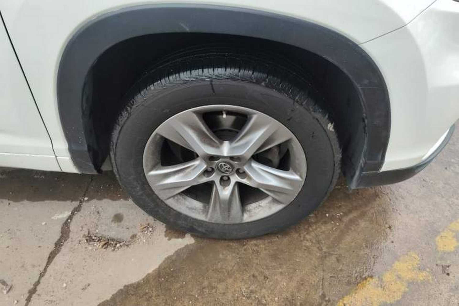 Used Toyota Highlander 2017 2.0T Two-Wheel Drive Luxury Edition 7 Seats Right Front Wheel Hub