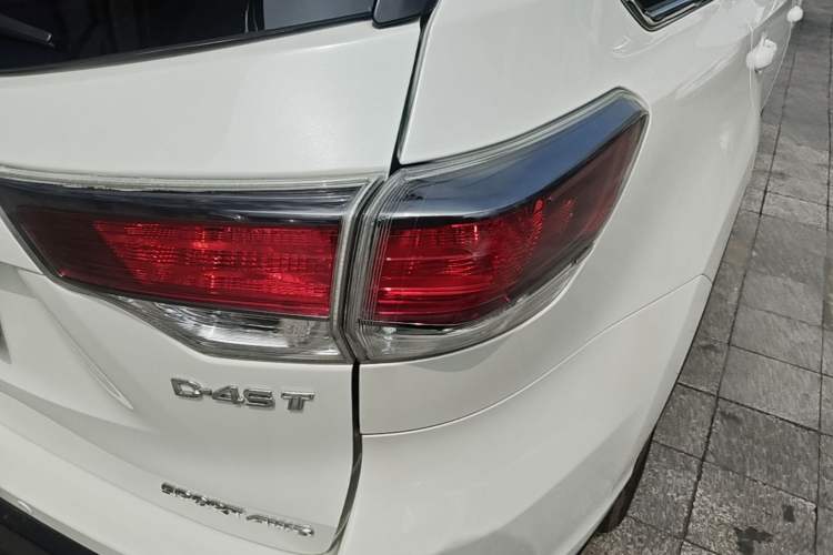 Used Toyota Highlander 2017 2.0T Four-Wheel Drive Luxury Edition 7 Seats Right Rear Taillight