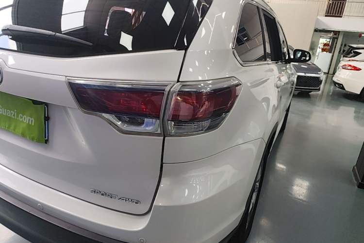 Used Toyota Highlander 2017 2.0T Four-Wheel Drive Luxury Edition 7 Seats Right Rear Taillight