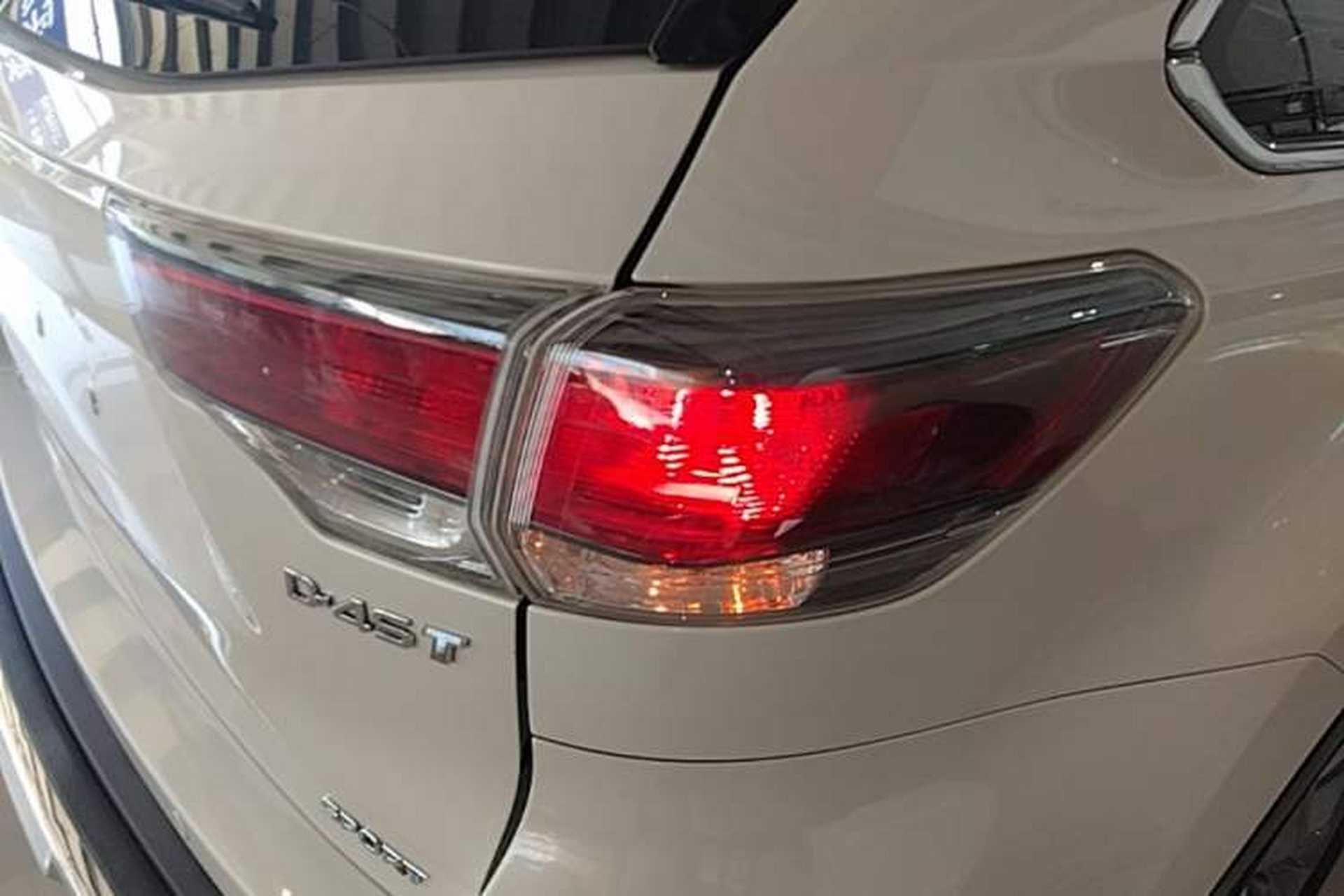 Used Toyota Highlander 2017 2.0T Two-Wheel Drive Luxury Edition 7 Seats Right Rear Taillight