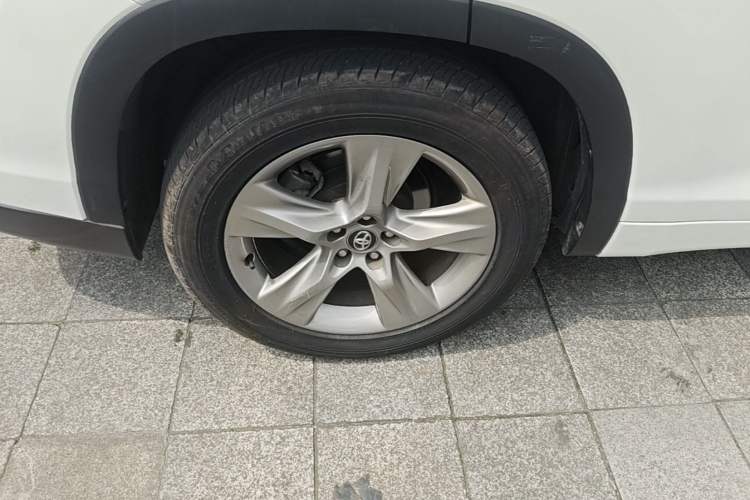 Used Toyota Highlander 2017 2.0T Four-Wheel Drive Luxury Edition 7 Seats Right Rear Wheel Hub