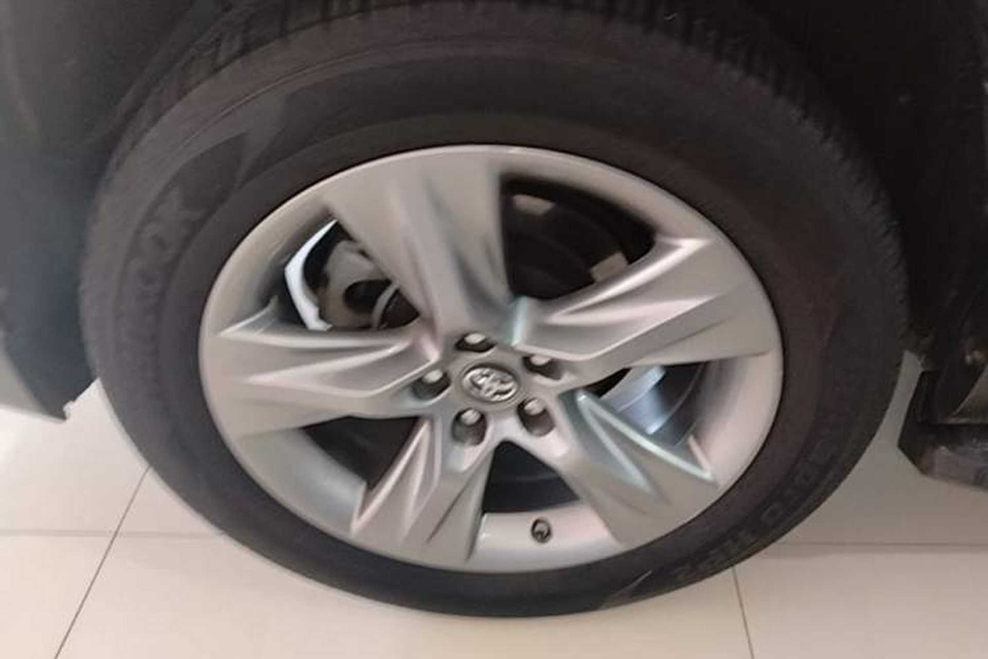 Used Toyota Highlander 2017 2.0T Two-Wheel Drive Luxury Edition 7 Seats Right Rear Wheel Hub