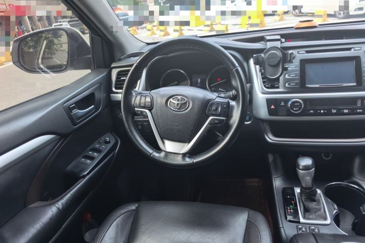Used Toyota Highlander 2017 2.0T Two-Wheel Drive Luxury Edition 7 Seats Steering Wheel