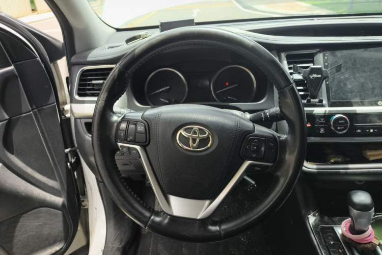 Used Toyota Highlander 2017 2.0T Four-Wheel Drive Luxury Edition 7 Seats Steering Wheel