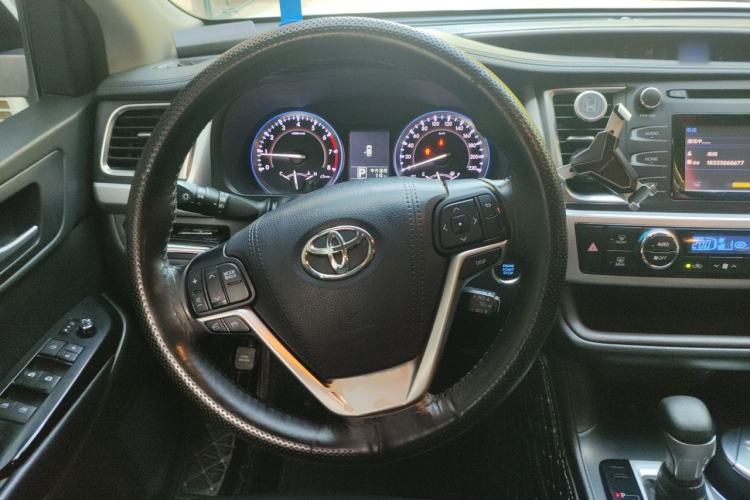 Used Toyota Highlander 2017 2.0T Four-Wheel Drive Luxury Edition 7 Seats Steering Wheel