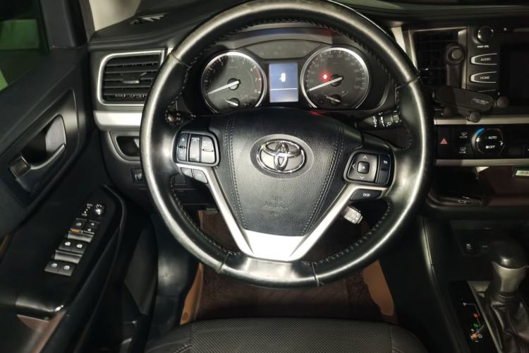 Used Toyota Highlander 2017 2.0T Four-Wheel Drive Luxury Edition 7 Seats Steering Wheel
