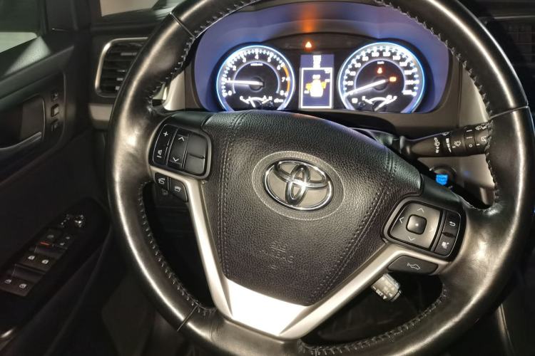 Used Toyota Highlander 2017 2.0T Four-Wheel Drive Ultimate Edition 7 Seats Steering Wheel