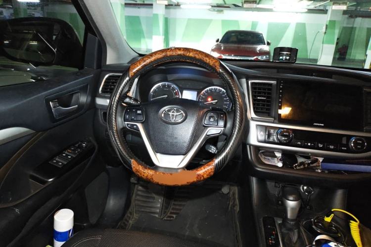 Used Toyota Highlander 2017 2.0T Four-Wheel Drive Luxury Edition 7 Seats Steering Wheel