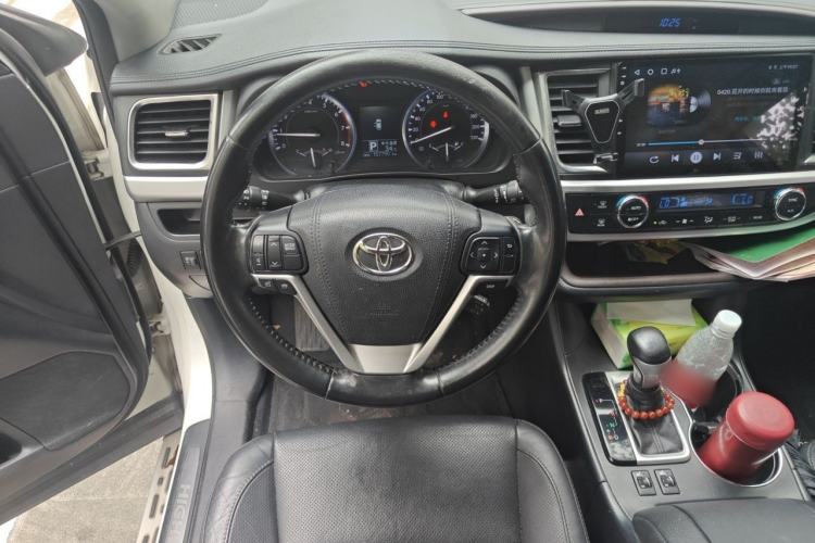 Used Toyota Highlander 2017 2.0T Four-Wheel Drive Luxury Edition 7 Seats Steering Wheel