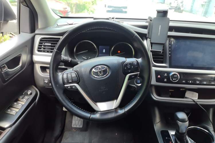 Used Toyota Highlander 2017 2.0T Four-Wheel Drive Luxury Edition 7 Seats Steering Wheel