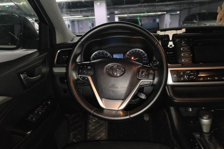 Used Toyota Highlander 2017 2.0T Four-Wheel Drive Luxury Edition 7 Seats Steering Wheel