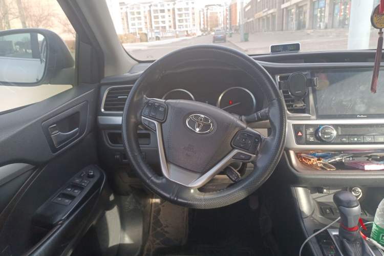 Used Toyota Highlander 2017 2.0T Four-Wheel Drive Luxury Edition 7 Seats Steering Wheel