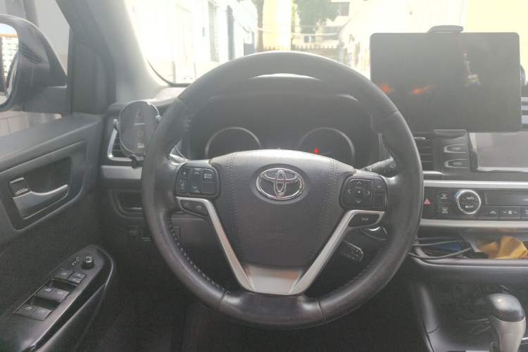 Used Toyota Highlander 2017 2.0T Four-Wheel Drive Luxury Edition 7 Seats Steering Wheel