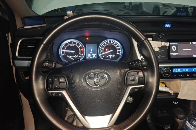 Used Toyota Highlander 2017 2.0T Four-Wheel Drive Luxury Edition 7 Seats Steering Wheel