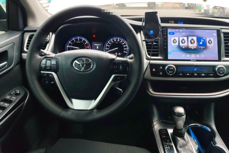 Used Toyota Highlander 2017 2.0T Four-Wheel Drive Luxury Edition 7 Seats Steering Wheel
