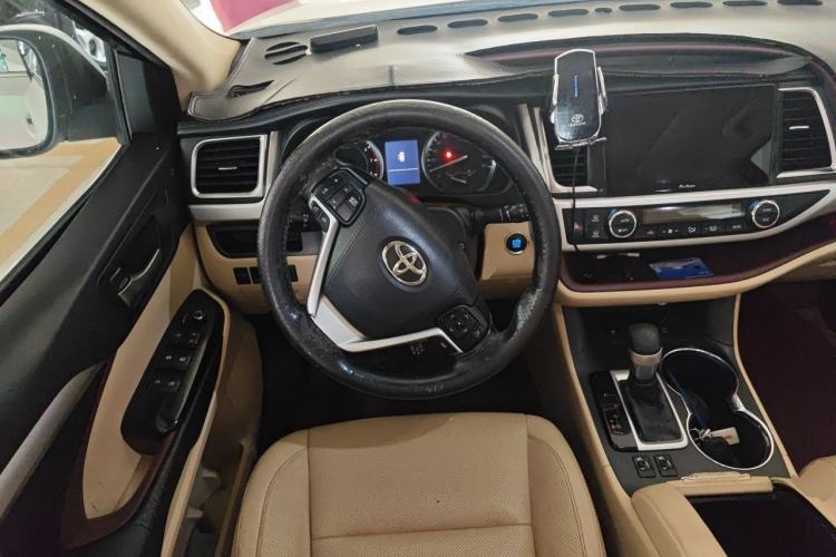 Used Toyota Highlander 2017 2.0T Four-Wheel Drive Luxury Edition 7 Seats Steering Wheel
