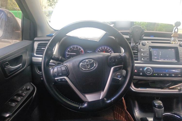 Used Toyota Highlander 2017 2.0T Four-Wheel Drive Luxury Edition 7 Seats Steering Wheel