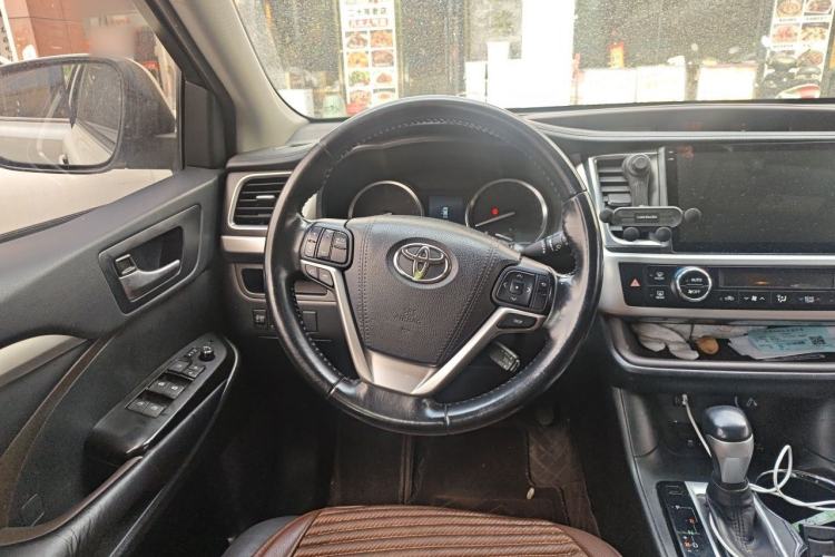 Used Toyota Highlander 2017 2.0T Four-Wheel Drive Luxury Edition 7 Seats Steering Wheel