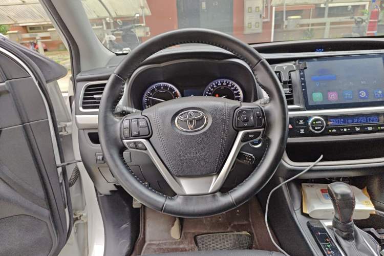 Used Toyota Highlander 2017 2.0T Four-Wheel Drive Luxury Edition 7 Seats Steering Wheel