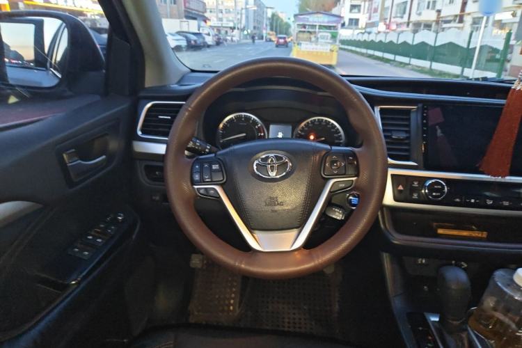 Used Toyota Highlander 2017 2.0T Four-Wheel Drive Luxury Edition 7 Seats Steering Wheel