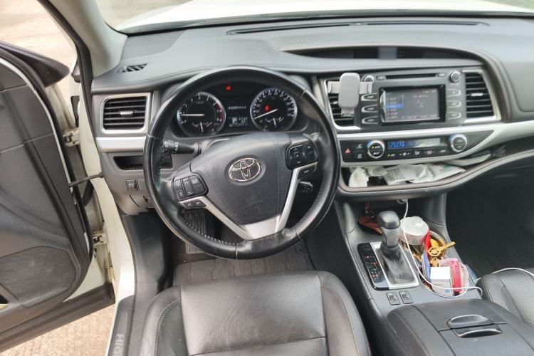 Used Toyota Highlander 2017 2.0T Two-Wheel Drive Luxury Edition 7 Seats Steering Wheel