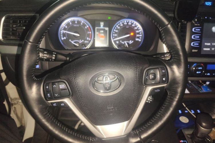 Used Toyota Highlander 2017 2.0T Four-Wheel Drive Ultimate Edition 7 Seats Steering Wheel