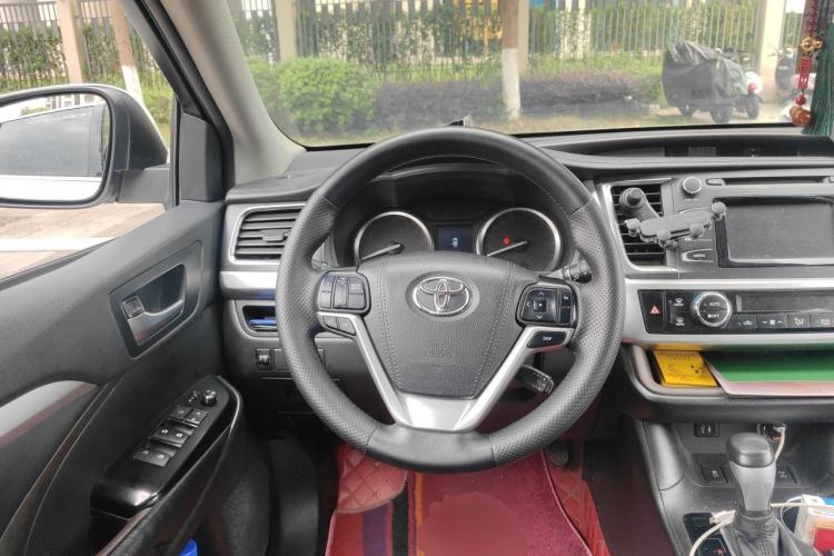 Used Toyota Highlander 2017 2.0T Four-Wheel Drive Luxury Edition 7 Seats Steering Wheel