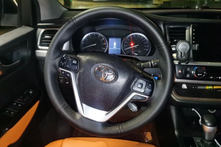 Used Toyota Highlander 2017 2.0T Two-Wheel Drive Luxury Edition 7 Seats Steering Wheel