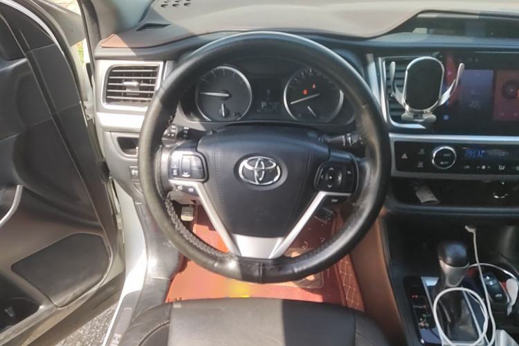 Used Toyota Highlander 2017 2.0T Four-Wheel Drive Luxury Edition 7 Seats Steering Wheel