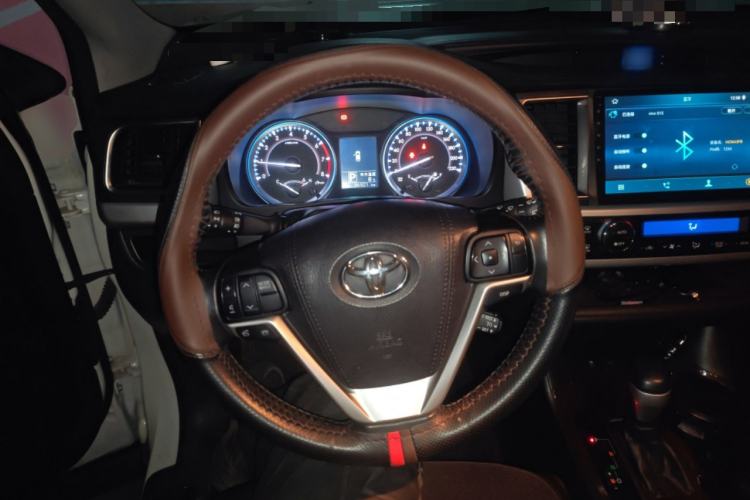 Used Toyota Highlander 2017 2.0T Four-Wheel Drive Luxury Edition 7 Seats Steering Wheel