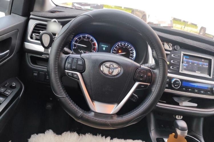 Used Toyota Highlander 2017 2.0T Four-Wheel Drive Luxury Edition 7 Seats Steering Wheel