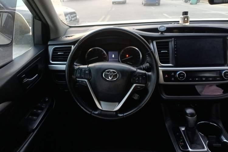 Used Toyota Highlander 2017 2.0T Four-Wheel Drive Luxury Edition 7 Seats Steering Wheel