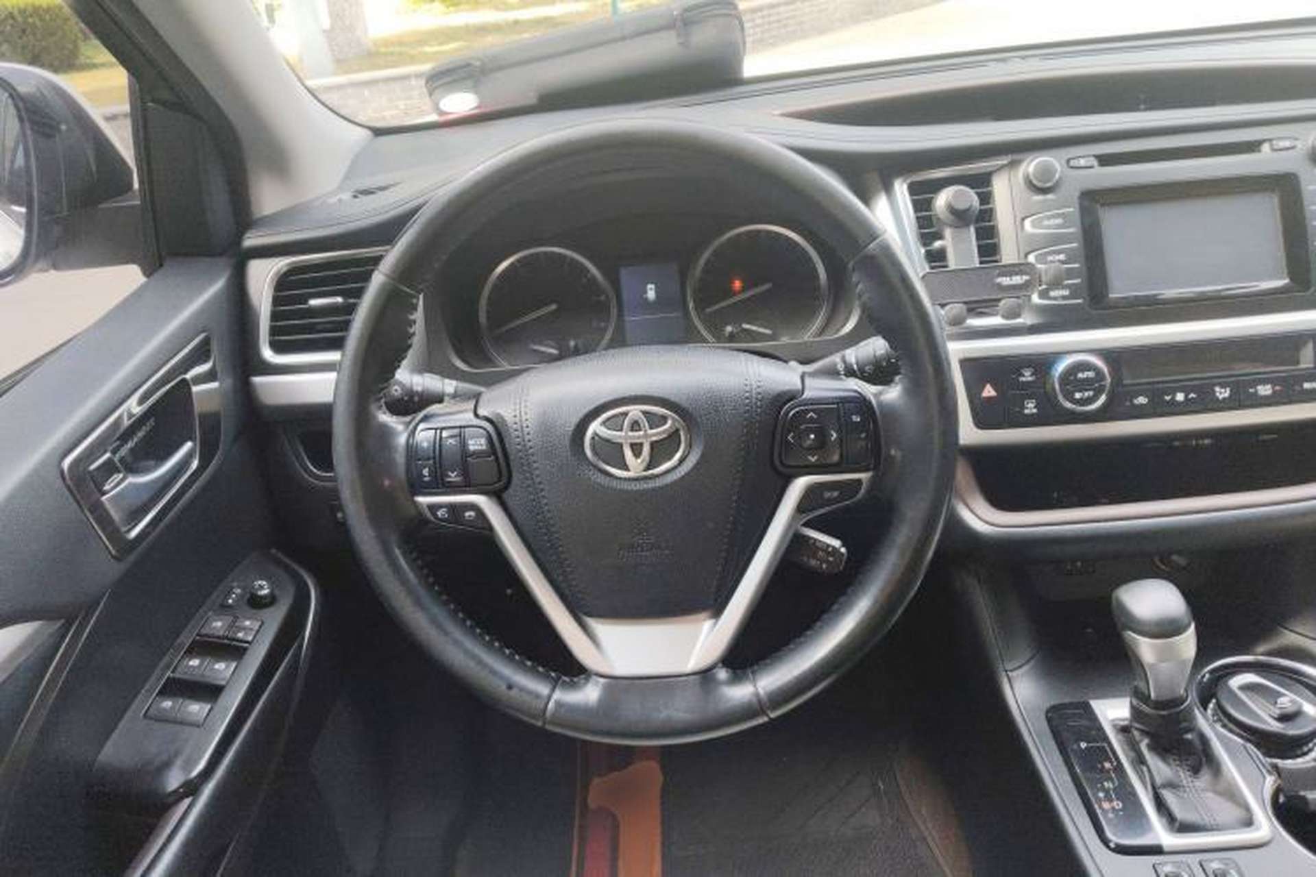 Used Toyota Highlander 2017 2.0T Four-Wheel Drive Luxury Edition 7 Seats Steering Wheel