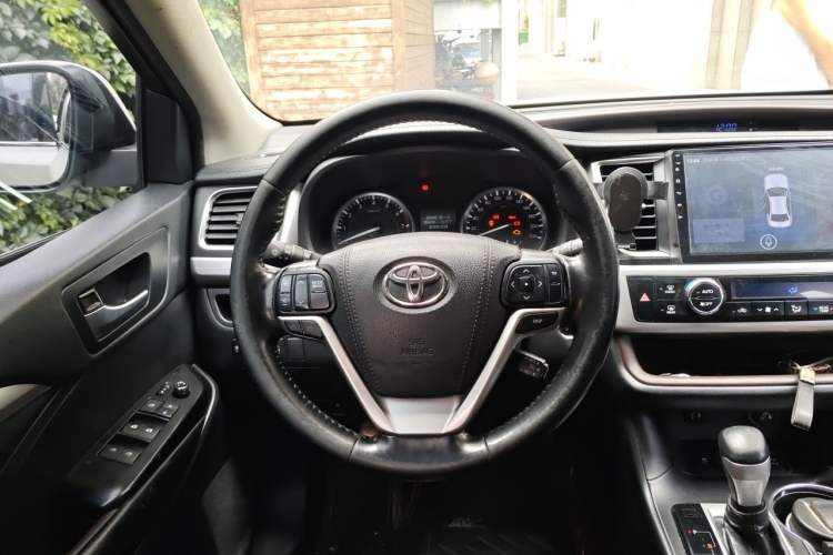 Used Toyota Highlander 2017 2.0T Four-Wheel Drive Luxury Edition 7 Seats Steering Wheel