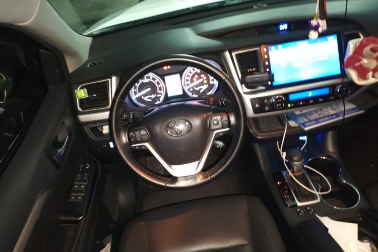 Used Toyota Highlander 2017 2.0T Four-Wheel Drive Luxury Edition 7 Seats Steering Wheel