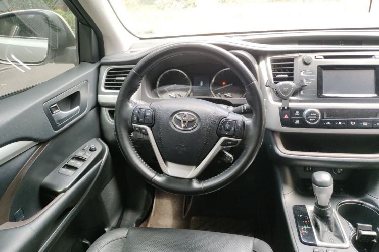 Used Toyota Highlander 2017 2.0T Four-Wheel Drive Luxury Edition 7 Seats Steering Wheel