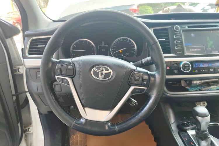Used Toyota Highlander 2017 2.0T Four-Wheel Drive Luxury Navigation Version 7 Seats Steering Wheel